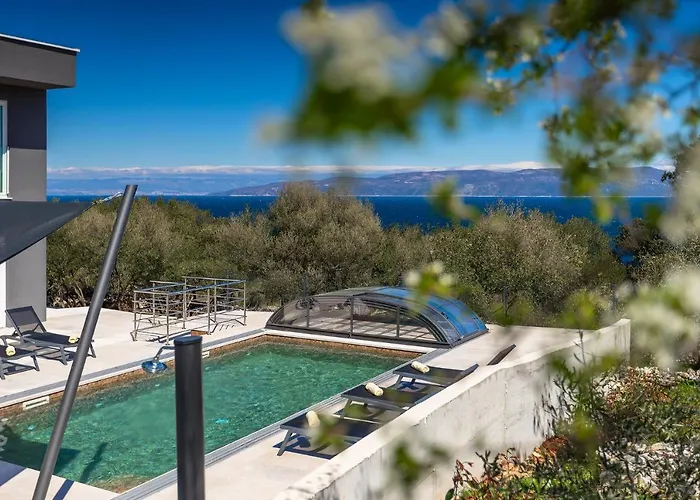Luxusvilla in Kroatien mit Pool und Meerblick